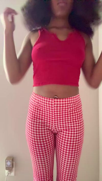 Innocentdollie live cam on Cam4