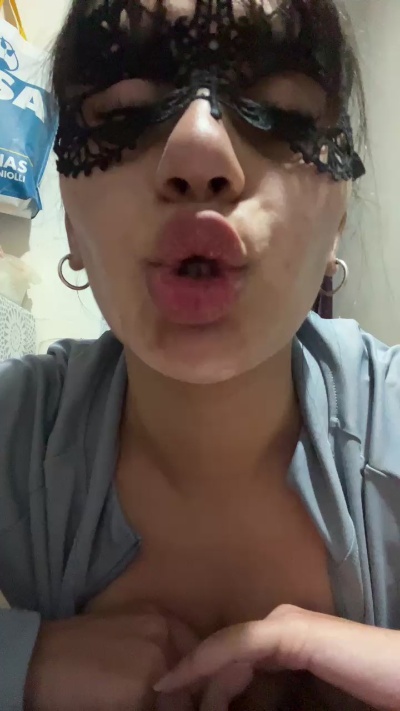 Irismorenaaa live cam on Cam4