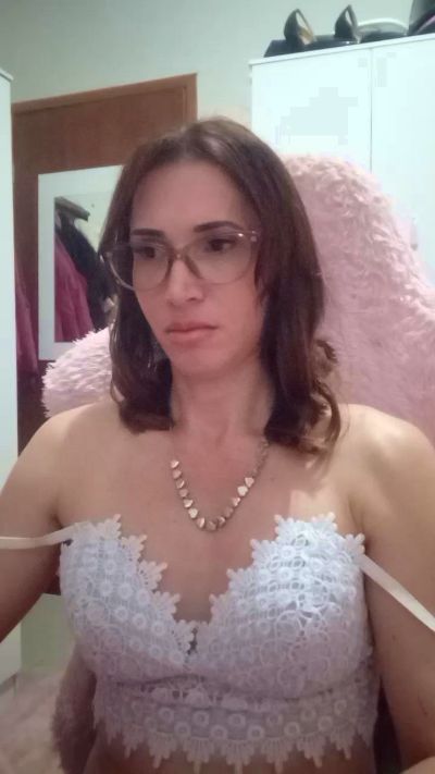 Irresistible34 live cam on Cam4