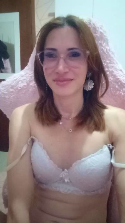 Irresistible34 live cam on Cam4