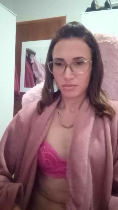 Irresistible34 live cam on Cam4