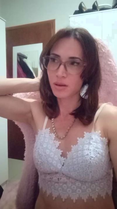 Irresistible34 live cam on Cam4