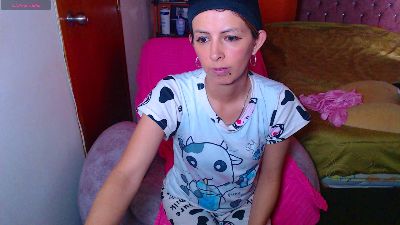 Isa_channel live cam on Cam4