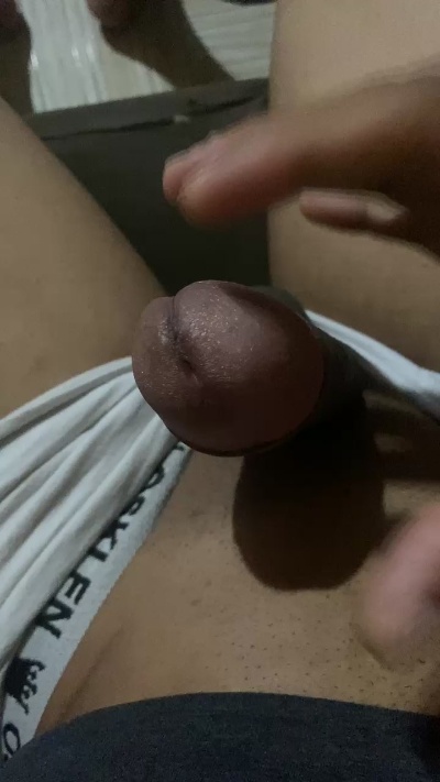 IsaacStos live cam on Cam4