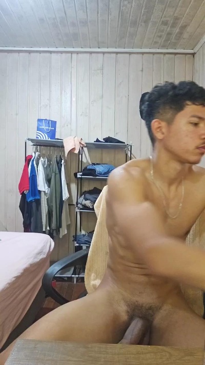 Isaack1ng live cam on Cam4