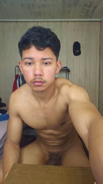 Isaack1ng live cam on Cam4