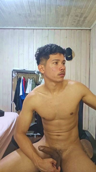 Isaack1ng live cam on Cam4