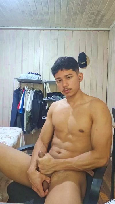 Isaack1ng live cam on Cam4