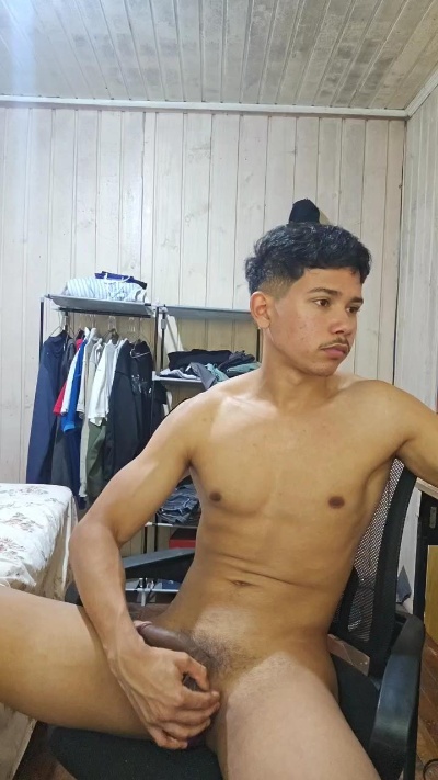 Isaack1ng live cam on Cam4
