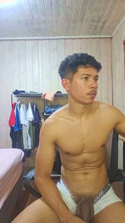Isaack1ng live cam on Cam4