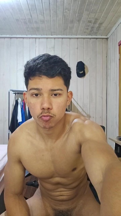 Isaack1ng live cam on Cam4
