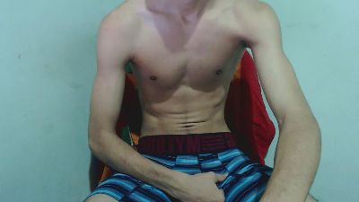 Isaaclatino live cam on Cam4