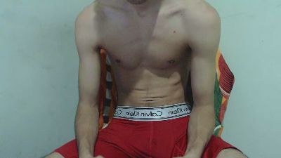 Isaaclatino live cam on Cam4