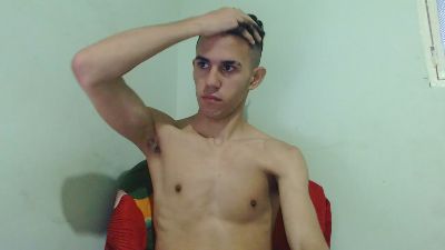 Isaaclatino live cam on Cam4