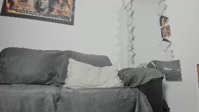 Isaaclatino live cam on Cam4