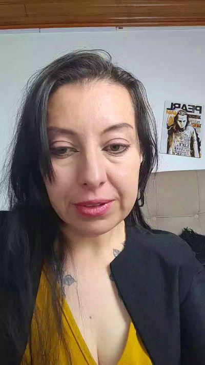 Isabel_DAmour live cam on Cam4