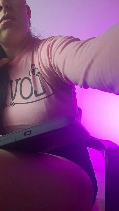 Isabel_DAmour live cam on Cam4