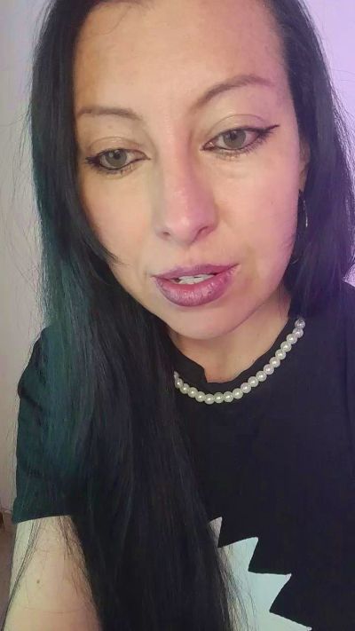 Isabel_DAmour live cam on Cam4