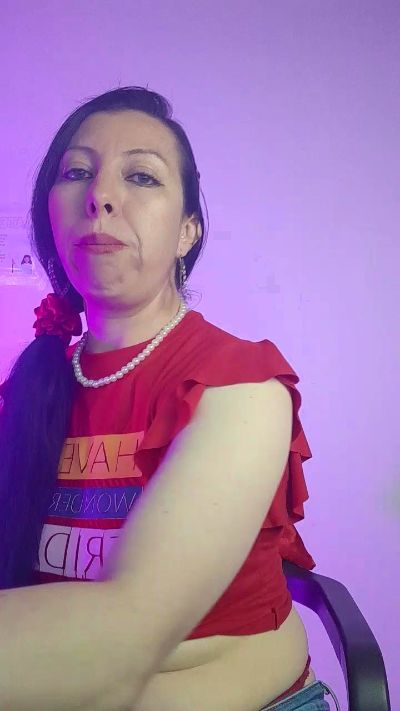 Isabel_DAmour live cam on Cam4