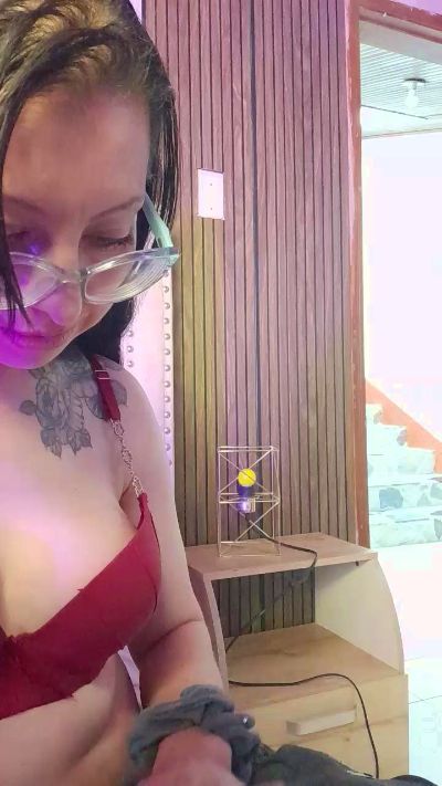 Isabel_DAmour live cam on Cam4