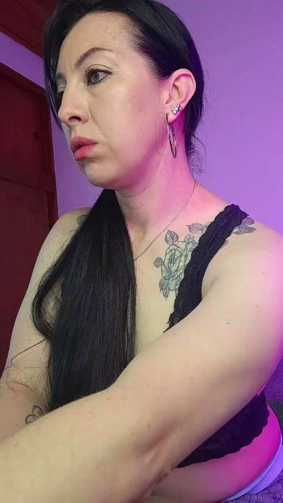 Isabel_DAmour live cam on Cam4