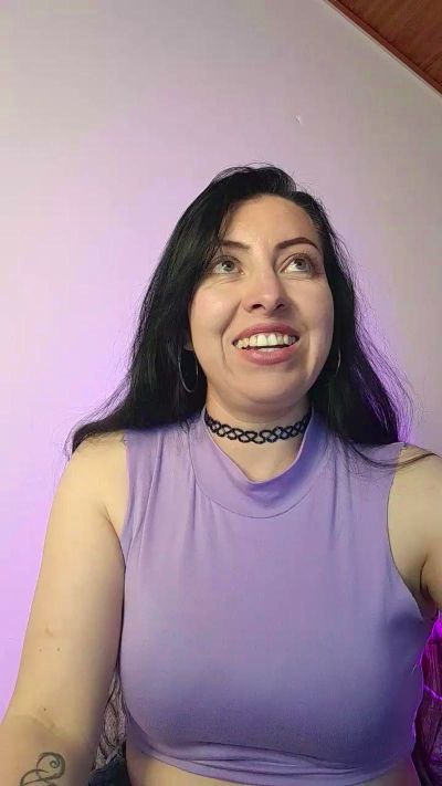 Isabel_DAmour live cam on Cam4