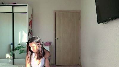 IsabellDears live cam on Cam4