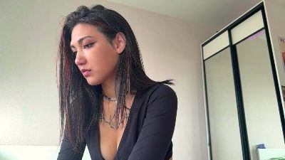 IsabellDears live cam on Cam4