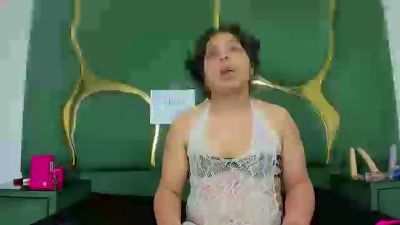 Isabella01SS live cam on Cam4