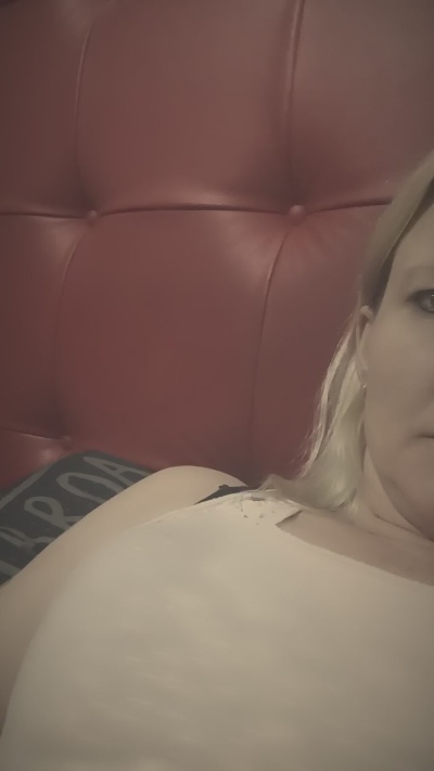 Isabelle_Cora live cam on Cam4