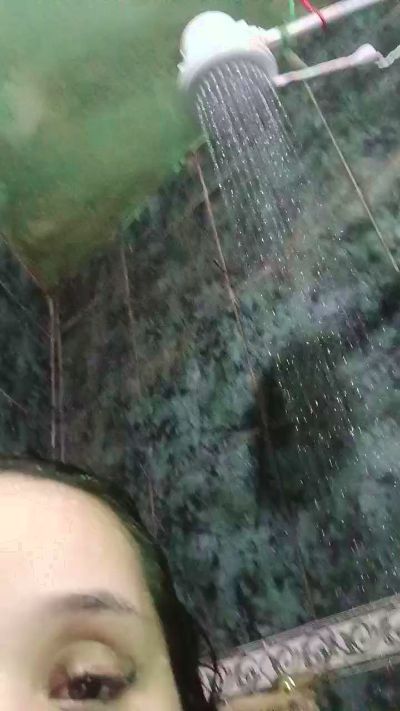 Isadiniz18 live cam on Cam4