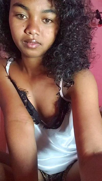 Isah2026 live cam on Cam4