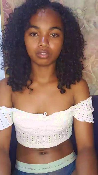 Isah2026 live cam on Cam4