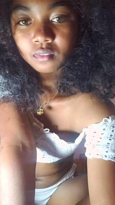 Isah2026 live cam on Cam4