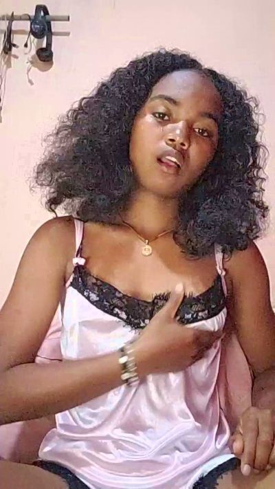 Isah2026 live cam on Cam4