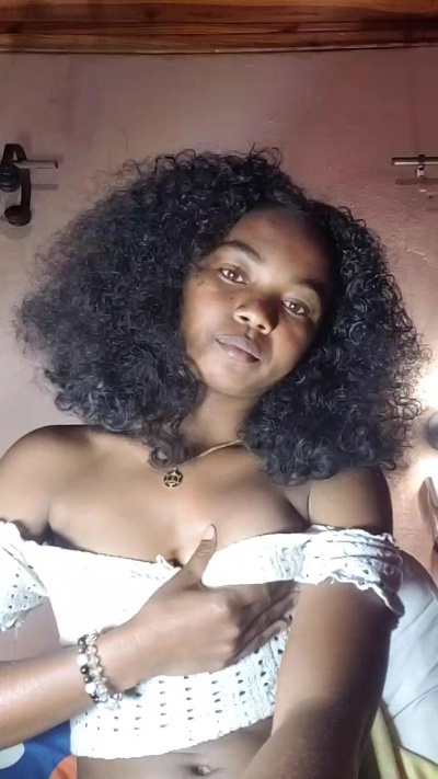 Isah2026 live cam on Cam4