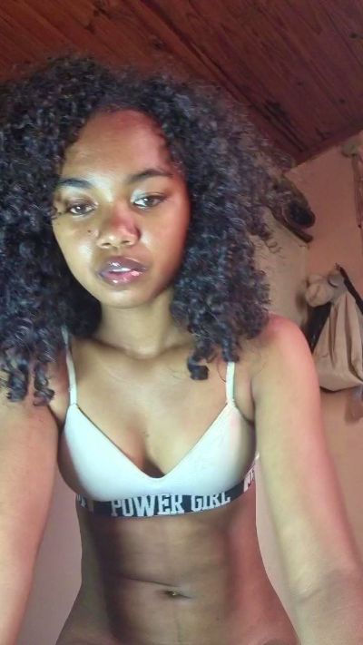 Isah2026 live cam on Cam4
