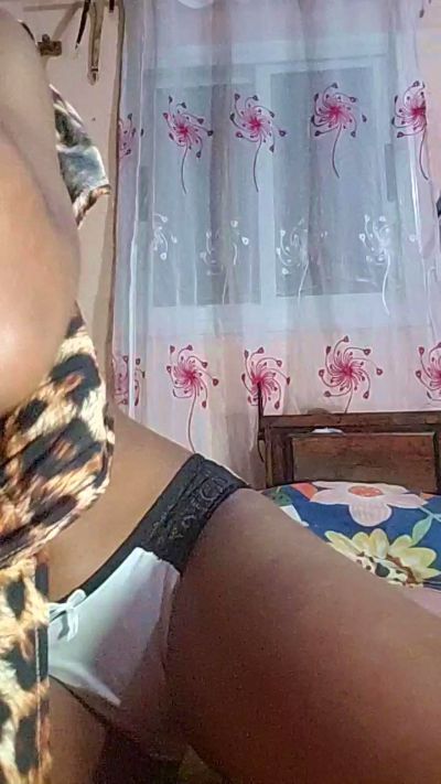 Isah2026 live cam on Cam4