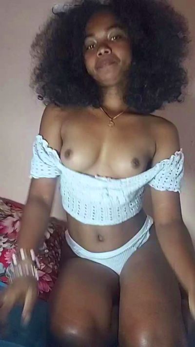 Isah2026 live cam on Cam4