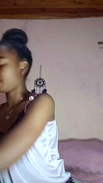 Isah2026 live cam on Cam4