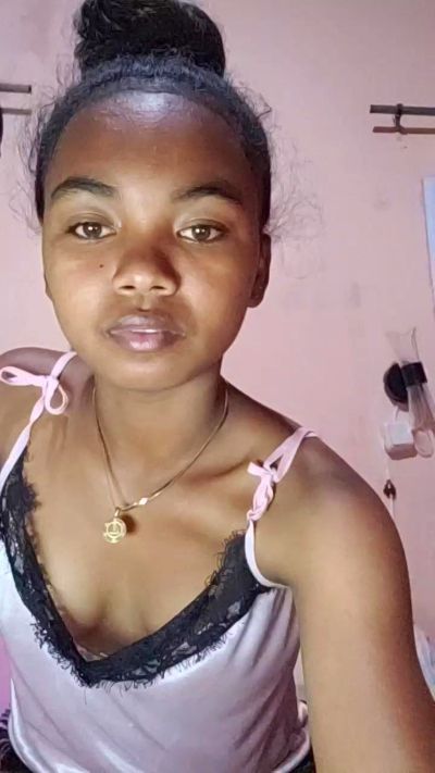 Isah2026 live cam on Cam4