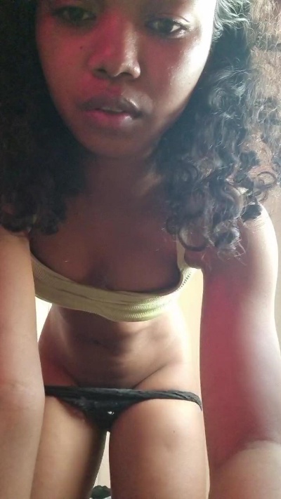 Isah2026 live cam on Cam4