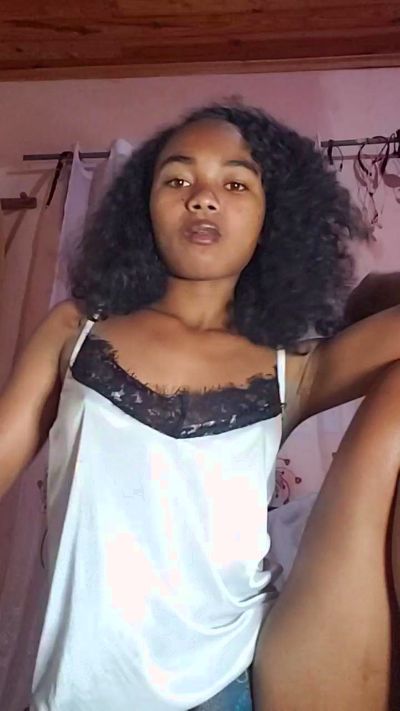 Isah2026 live cam on Cam4