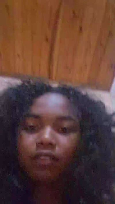 Isah2026 live cam on Cam4