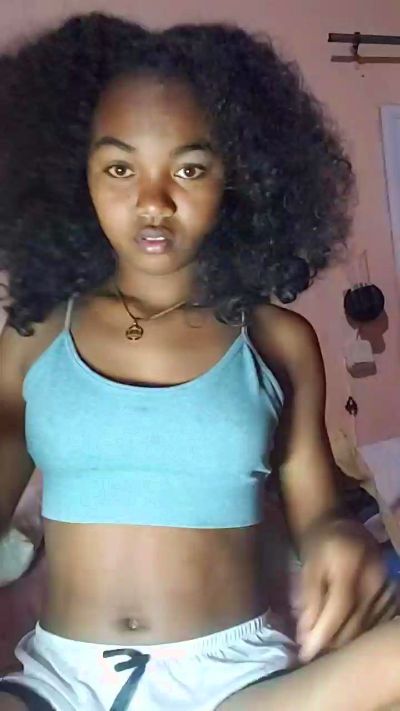 Isah2026 live cam on Cam4