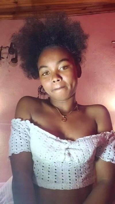 Isah2026 live cam on Cam4
