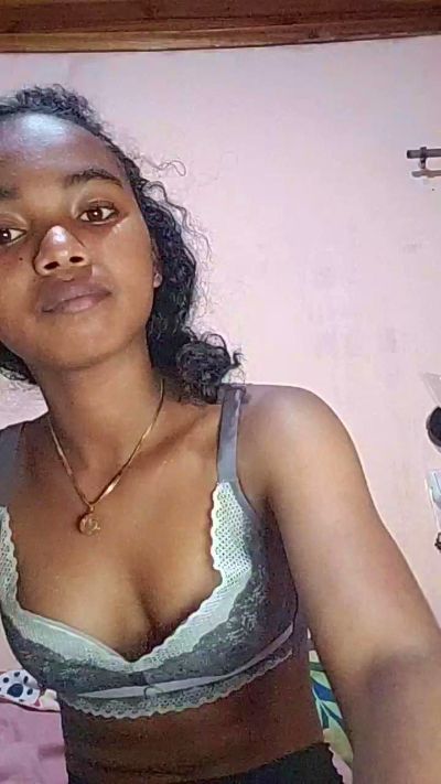 Isah2026 live cam on Cam4