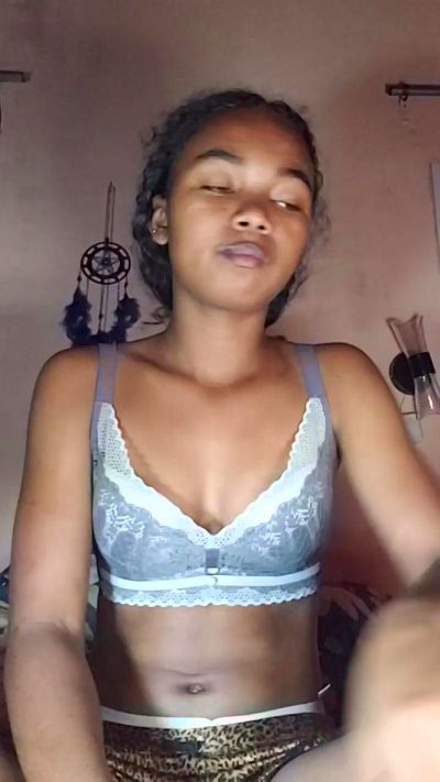 Isah2026 live cam on Cam4