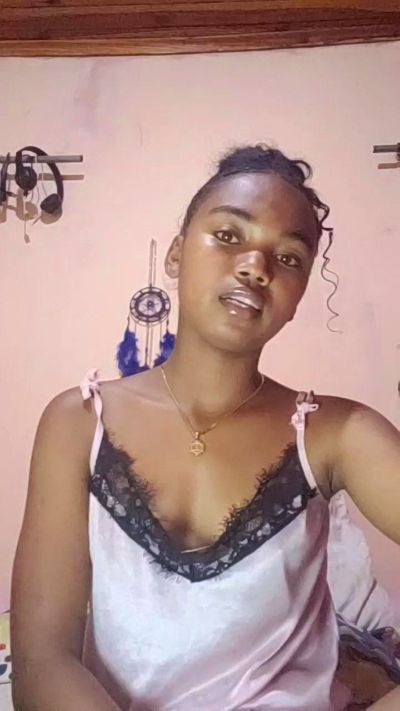 Isah2026 live cam on Cam4