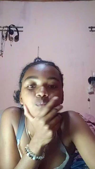 Isah2026 live cam on Cam4